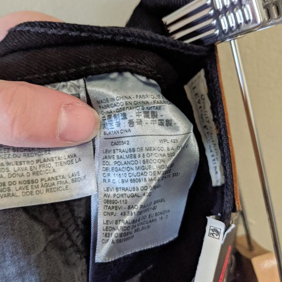 NWT Levi's Black Distressed Biker Slouch Short - Picture 8 of 11